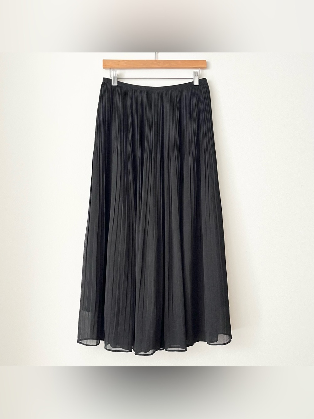 Uniqlo Pleated Chiffon Maxi Skirt Black Size M Sheer Elastic Waist Minimalist